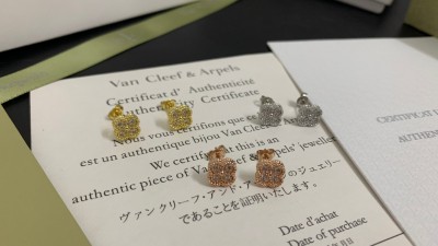 반ㅋ리프 빈티지 알함브라 이어링 다이아몬드 파베