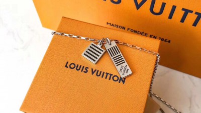 루ㅇ비통 다미에 블랙 참 펜던트 목걸이