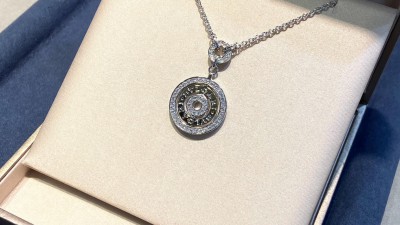 불ㄱ리 아스트랄레 목걸이