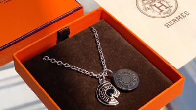 에ㄹ메스 카루셀 펜던트 목걸이