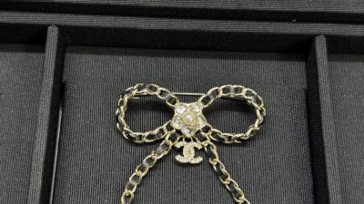 샤ㄴ 리본 브로치