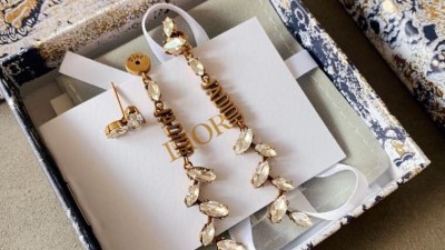 디ㅇ 자도르 크리스탈 드롭 이어링