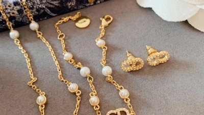 디올 쁘띠CD 목걸이