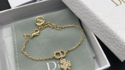 디ㅇ 클로버 참 브레이슬릿