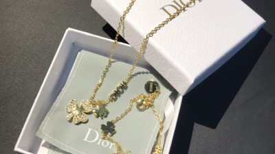 디ㅇ 클로버 참 목걸이