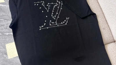 [공용][세일] 루ㅇ비통 LV 스티치 프린트 앤드 엠브로이더드 티셔츠 2컬러