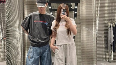 [공용][세일] 알ㄹ산더 왕 핫픽스 스타 티셔츠 2컬러