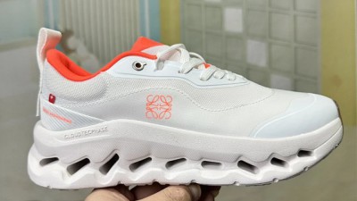로ㅇ베 x 온 러닝 클라우드틸트 2.0 화이트 오렌지