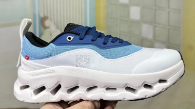 로ㅇ베 x 온 러닝 클라우드틸트 2.0 블루 화이트