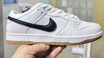 [공용] 나ㅇ키 SB 덩크 로우 프로 화이트 앤 검 라이트 브라운