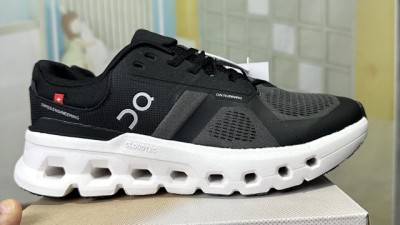 25 SS 온러닝 클라우드러너2 스위스 엔지니어링 메시 러닝 블랙