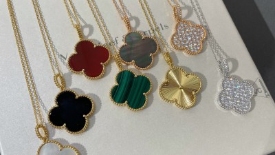 반ㅋ리프 매직 알함브라 롱 네크리스