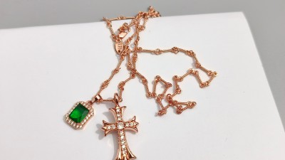 크ㄹ하츠 크로스참 에메랄드 목걸이